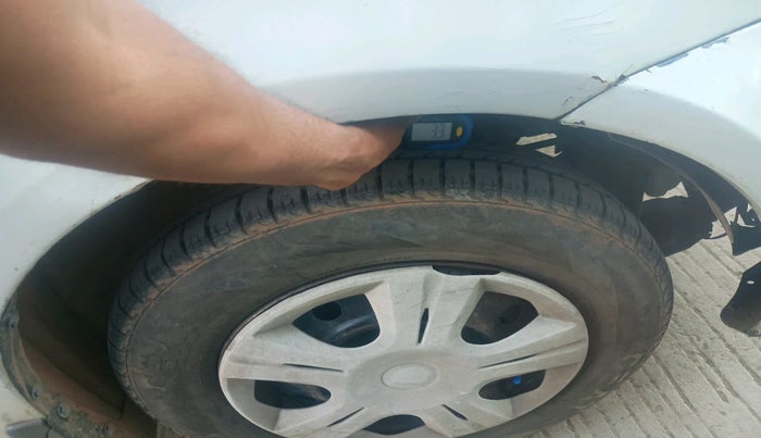 2010 Maruti Swift Dzire VDI, Diesel, Manual, 1,11,569 km, tyre