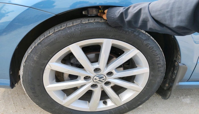 2017 Volkswagen Ameo HIGHLINE PLUS 1.5L AT 16 ALLOY, Diesel, Automatic, 80,354 km, tyre