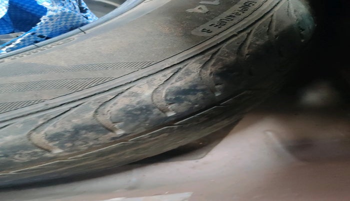 2015 Volkswagen Polo HIGHLINE1.5L, Diesel, Manual, 94,853 km, tyre