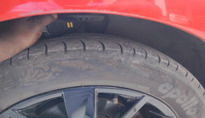 2015 Volkswagen Polo HIGHLINE1.5L, Diesel, Manual, 94,853 km, tyre