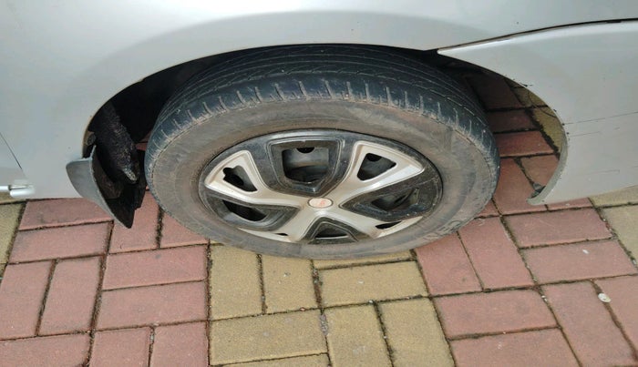 2012 Toyota Etios Liva GD, Diesel, Manual, 1,36,200 km, tyre