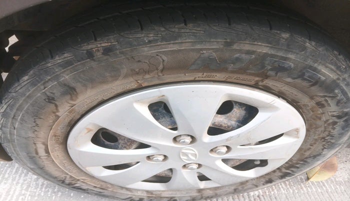 2012 Hyundai i10 MAGNA 1.1, Petrol, Manual, 1,06,118 km, tyre