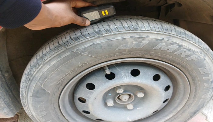 2013 Maruti Swift VXI, Petrol, Manual, 51,711 km, tyre