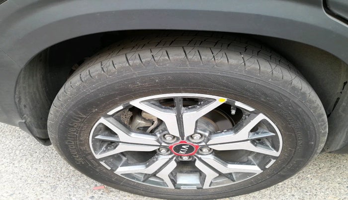 2020 KIA SELTOS GTX PLUS AT 1.5 DIESEL, Diesel, Automatic, 1,82,180 km, tyre