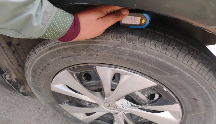 2011 Maruti Swift LXI, Petrol, Manual, 1,39,029 km, tyre