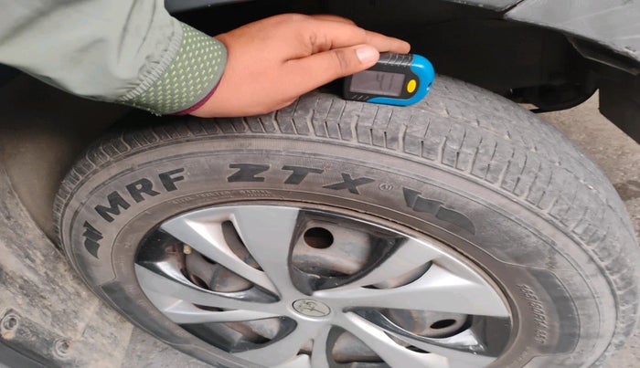 2011 Maruti Swift LXI, Petrol, Manual, 1,39,029 km, tyre