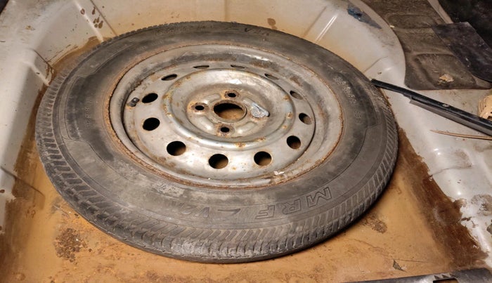 2010 Maruti Swift Dzire LXI, Petrol, Manual, 70,213 km, tyre