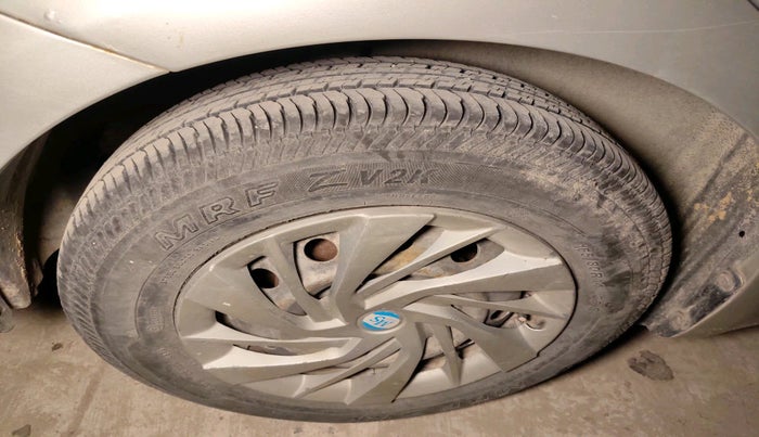 2010 Maruti Swift Dzire LXI, Petrol, Manual, 70,213 km, tyre