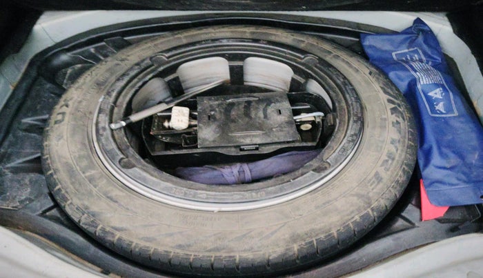 2011 Mercedes Benz S Class S350 CDI L V6, Diesel, Automatic, 1,22,261 km, tyre