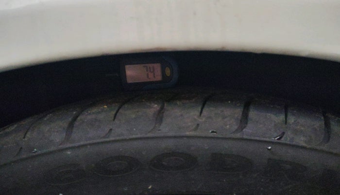 2011 Mercedes Benz S Class S350 CDI L V6, Diesel, Automatic, 1,22,261 km, tyre