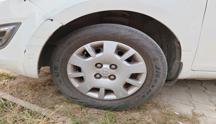 2013 Hyundai i20 MAGNA (O) 1.2, Petrol, Manual, 1,02,818 km, tyre