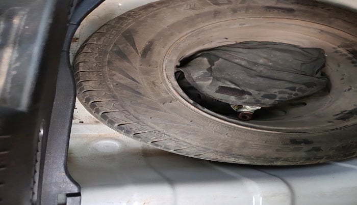 2013 Hyundai i20 MAGNA (O) 1.2, Petrol, Manual, 1,02,818 km, tyre