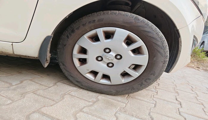 2013 Hyundai i20 MAGNA (O) 1.2, Petrol, Manual, 1,02,818 km, tyre