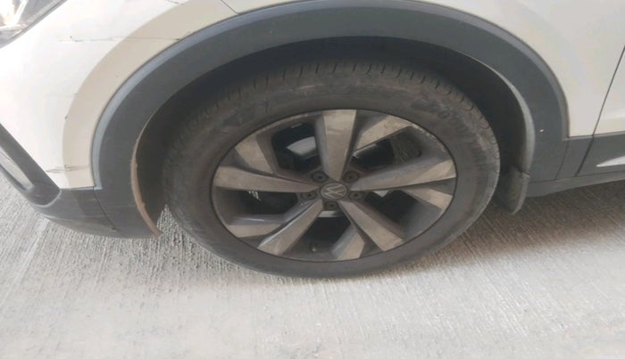 2022 Volkswagen TAIGUN TOPLINE 1.0 TSI AT, Petrol, Automatic, 37,025 km, tyre