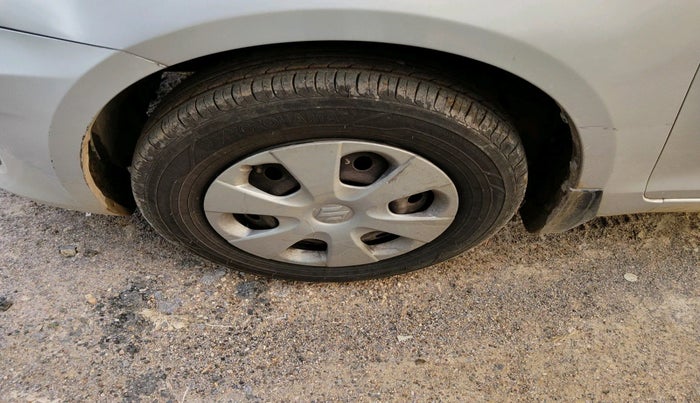 2014 Maruti Swift Dzire VXI, Petrol, Manual, 1,04,070 km, tyre