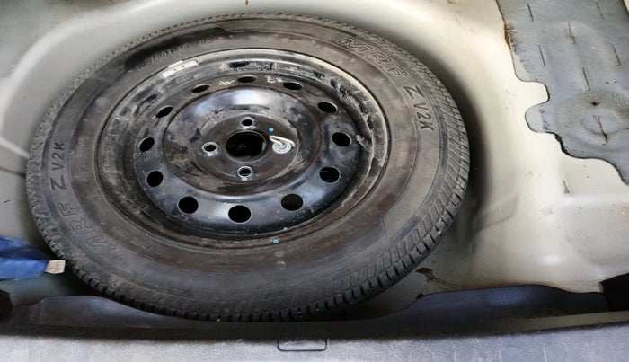 2014 Maruti Swift Dzire VXI, Petrol, Manual, 1,04,070 km, tyre