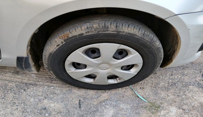 2014 Maruti Swift Dzire VXI, Petrol, Manual, 1,04,070 km, tyre