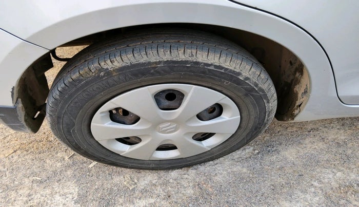 2014 Maruti Swift Dzire VXI, Petrol, Manual, 1,04,070 km, tyre