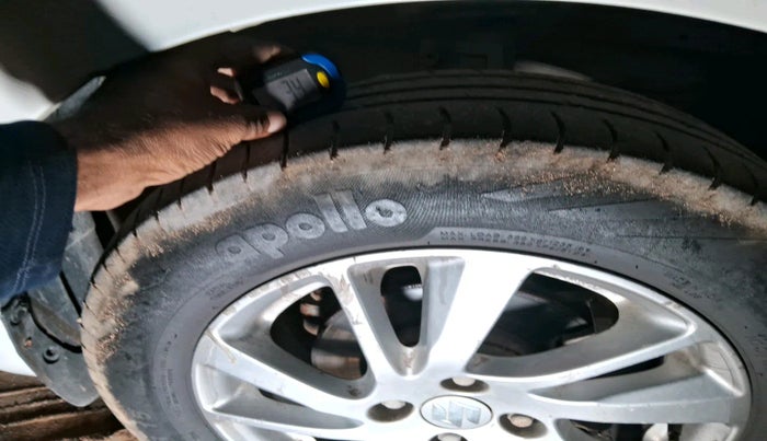 2012 Maruti Swift ZXI, Petrol, Manual, 1,47,521 km, tyre