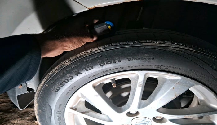 2012 Maruti Swift ZXI, Petrol, Manual, 1,47,521 km, tyre