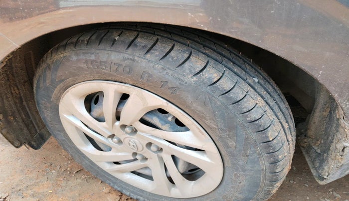 2020 Hyundai AURA S 1.2, Petrol, Manual, 1,07,576 km, tyre