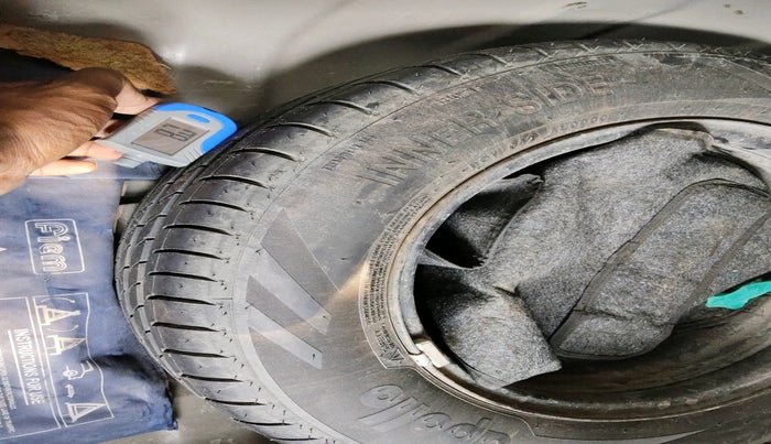 2020 Hyundai AURA S 1.2, Petrol, Manual, 1,07,576 km, tyre