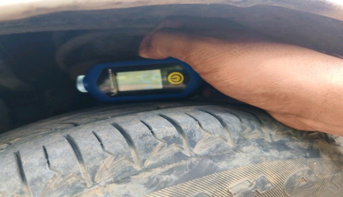 2010 Ford Figo ZXI 1.2 PETROL, Petrol, Manual, 59,463 km, tyre