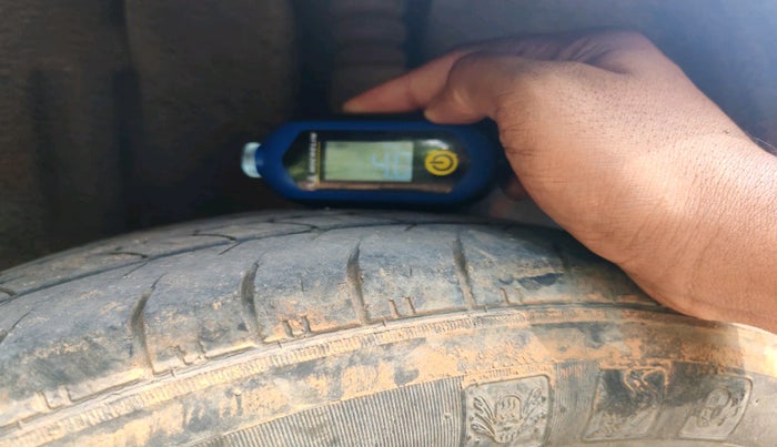 2010 Ford Figo ZXI 1.2 PETROL, Petrol, Manual, 59,463 km, tyre