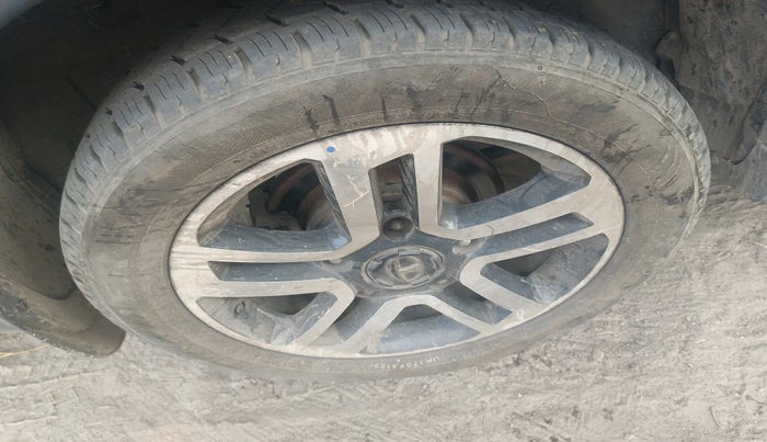 2018 Tata Hexa XTA 4X2 7 STR, Diesel, Automatic, 84,048 km, tyre