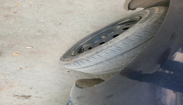 2023 Maruti Swift VXI, Petrol, Manual, 41,928 km, tyre