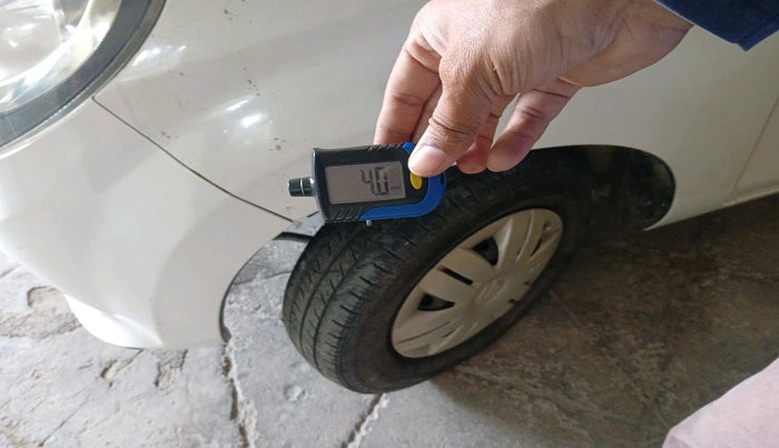 2013 Maruti Alto 800 LXI, Petrol, Manual, 19,880 km, tyre