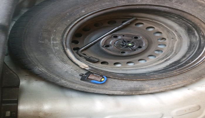 2020 Hyundai VENUE S 1.2, Petrol, Manual, 39,623 km, tyre