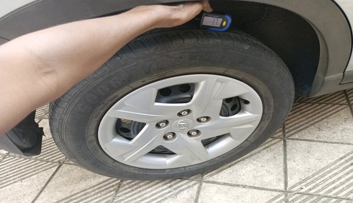 2020 Hyundai VENUE S 1.2, Petrol, Manual, 39,623 km, tyre