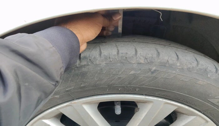 2013 Volkswagen Polo HIGHLINE DIESEL, Diesel, Manual, 1,05,000 km, tyre