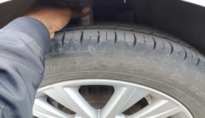 2013 Volkswagen Polo HIGHLINE DIESEL, Diesel, Manual, 1,05,000 km, tyre