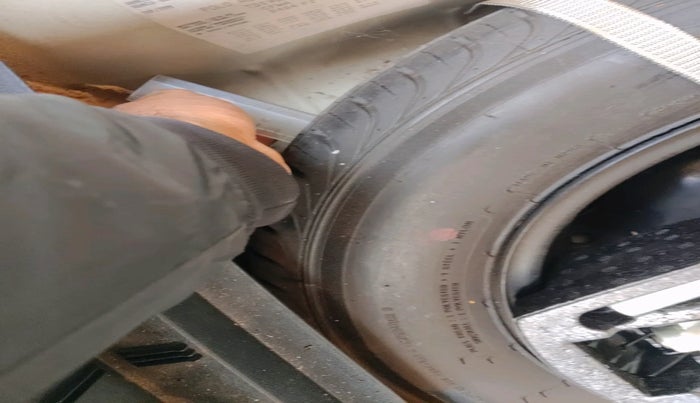 2013 Volkswagen Polo HIGHLINE DIESEL, Diesel, Manual, 1,05,000 km, tyre