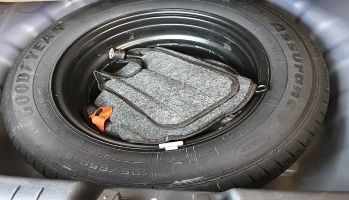 2021 Hyundai VENUE SX 1.0 TURBO, Petrol, Manual, 27,523 km, tyre