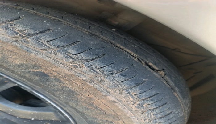 2013 Maruti Swift Dzire ZDI, Diesel, Manual, 1,69,512 km, tyre