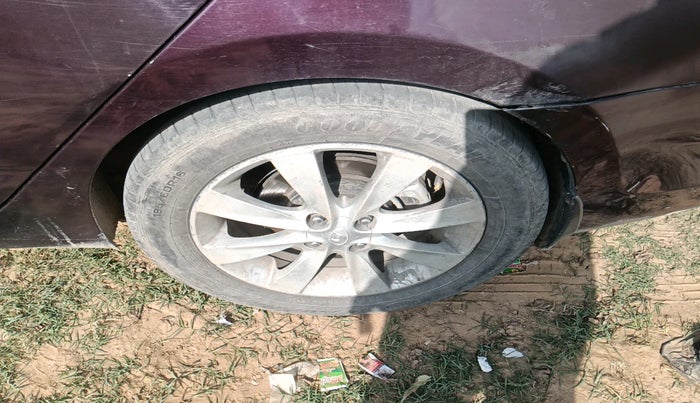 2011 Hyundai Verna FLUIDIC 1.6 CRDI SX OPT, Diesel, Manual, 1,70,336 km, tyre