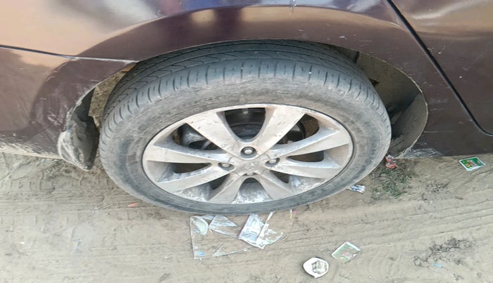 2011 Hyundai Verna FLUIDIC 1.6 CRDI SX OPT, Diesel, Manual, 1,70,336 km, tyre