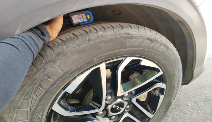 2023 KIA CARENS  LUXURY (O)1.5 TURBO DCT 7 STR, Petrol, Automatic, 17,297 km, tyre