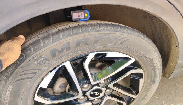 2023 KIA CARENS  LUXURY (O)1.5 TURBO DCT 7 STR, Petrol, Automatic, 17,297 km, tyre