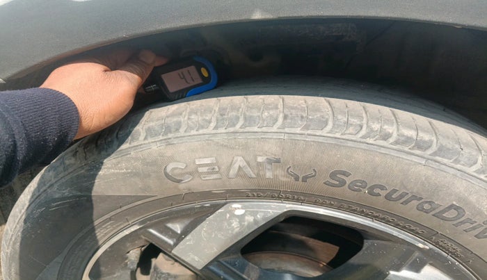 2019 Hyundai VENUE SX 1.0 TURBO DUAL TONE, Petrol, Manual, 61,867 km, tyre