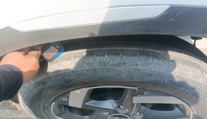 2019 Hyundai VENUE SX 1.0 TURBO DUAL TONE, Petrol, Manual, 61,867 km, tyre