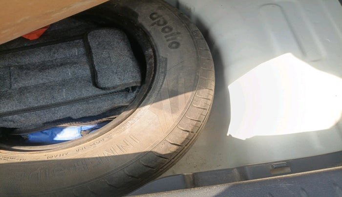 2019 Hyundai VENUE SX 1.0 TURBO DUAL TONE, Petrol, Manual, 61,867 km, tyre