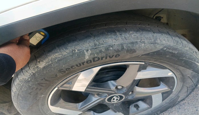 2019 Hyundai VENUE SX 1.0 TURBO DUAL TONE, Petrol, Manual, 61,867 km, tyre