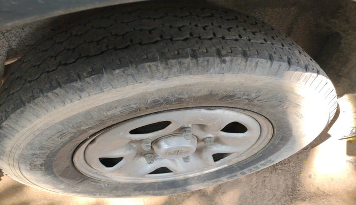 2017 Tata Hexa XM 4X2 7 STR, Diesel, Manual, 1,10,348 km, tyre