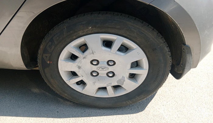 2012 Hyundai i20 MAGNA 1.2, Petrol, Manual, 30,956 km, tyre