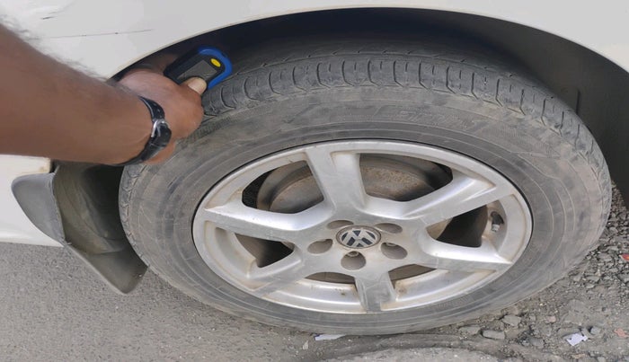 2013 Volkswagen Vento HIGHLINE DIESEL 1.6, Diesel, Manual, 1,98,883 km, tyre