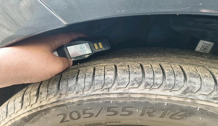 2023 Volkswagen VIRTUS TOPLINE TSI 1.0 AT, Petrol, Automatic, 17,007 km, tyre